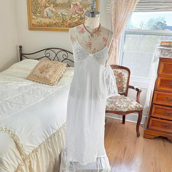 Dresses & Skirts - 90s val‎ mode white lace slip dress size small